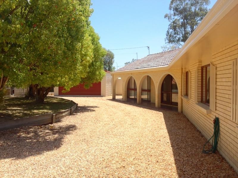 84 Shailer Rd, Shailer Park QLD 4128