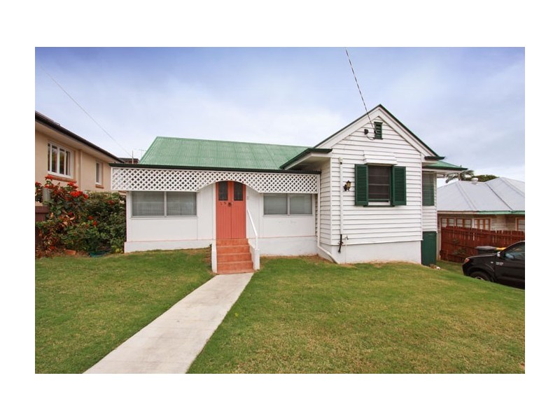 19 Greenmount Ave, Holland Park QLD 4121