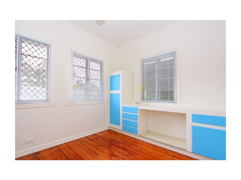 19 Greenmount Ave, Holland Park QLD 4121