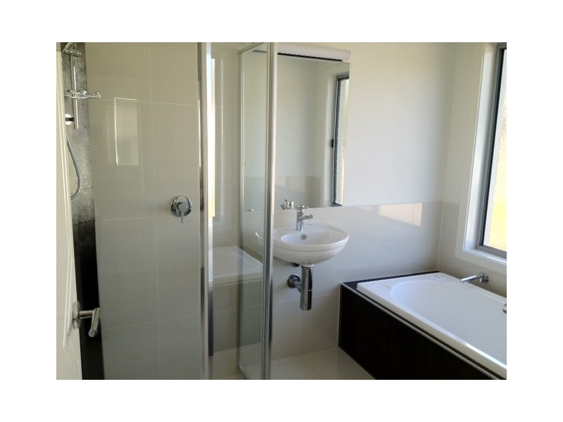 9 Vincent St, Cornubia QLD 4130