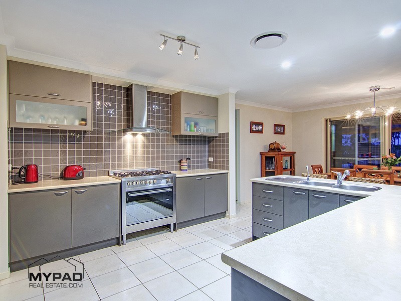 10-12 Laurina Drive, New Beith QLD 4124