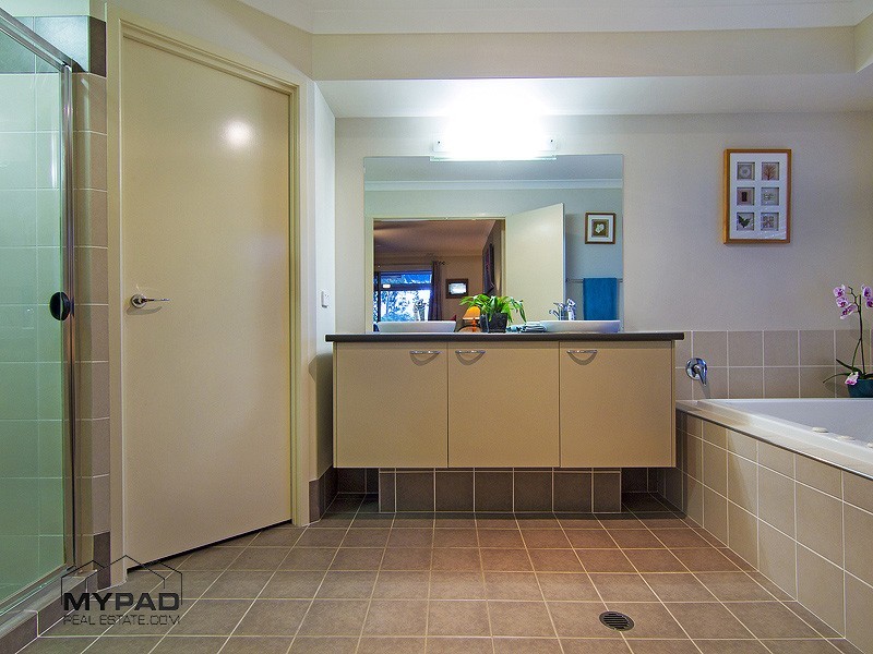 10-12 Laurina Drive, New Beith QLD 4124