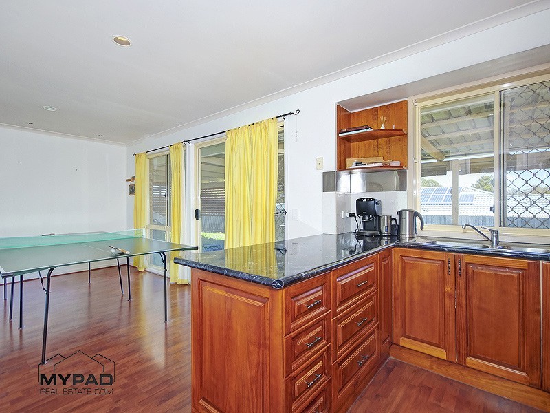 13 Sundowner St, Regents Park QLD 4118
