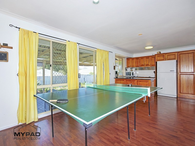 13 Sundowner St, Regents Park QLD 4118