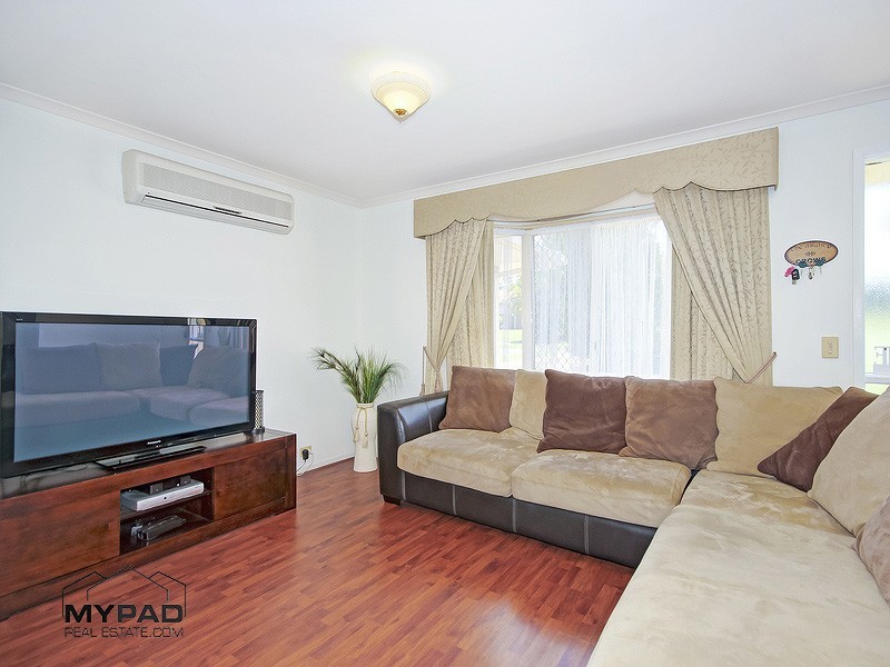 13 Sundowner St, Regents Park QLD 4118