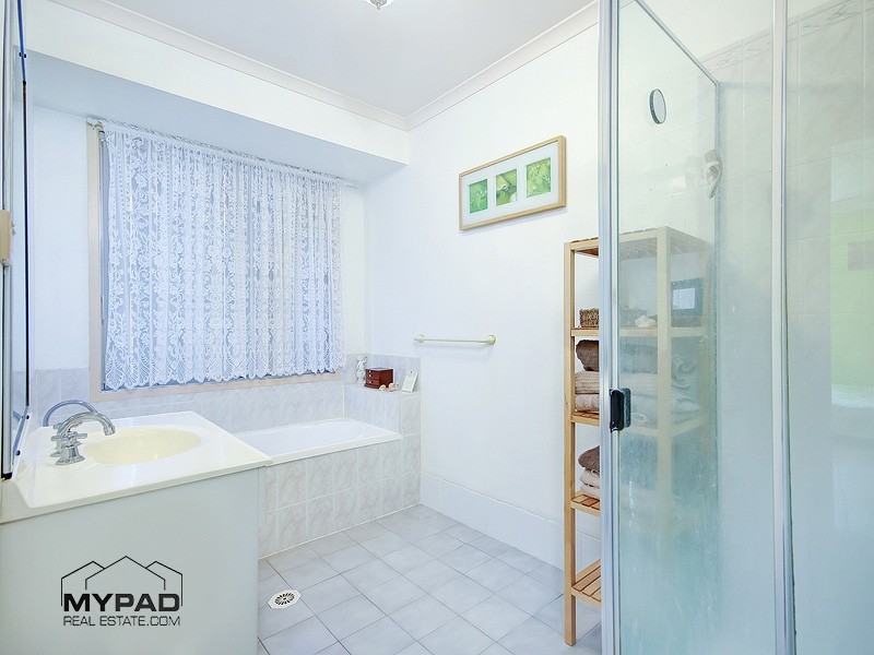 13 Sundowner St, Regents Park QLD 4118