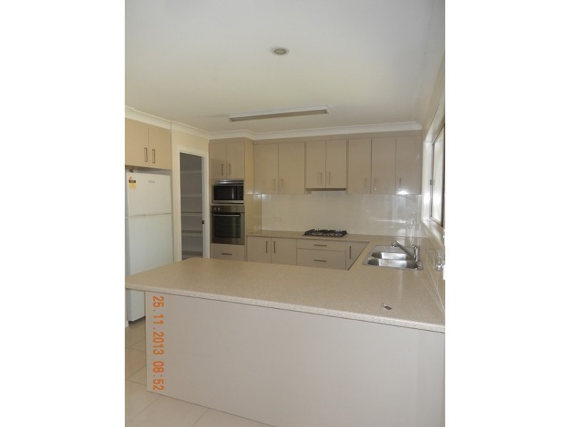 142 Emerald Dr, Regents Park QLD 4118