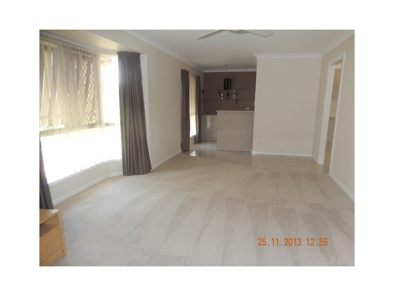 142 Emerald Dr, Regents Park QLD 4118