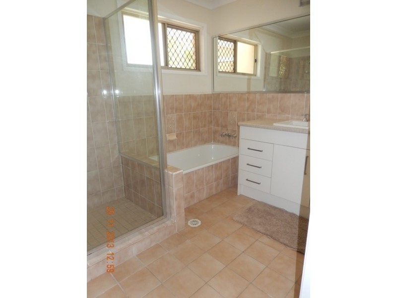 142 Emerald Dr, Regents Park QLD 4118