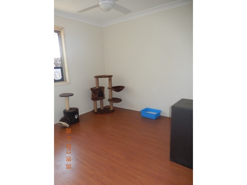 142 Emerald Dr, Regents Park QLD 4118