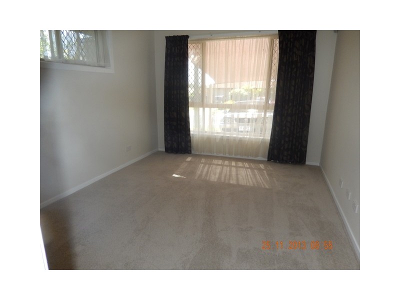 142 Emerald Dr, Regents Park QLD 4118