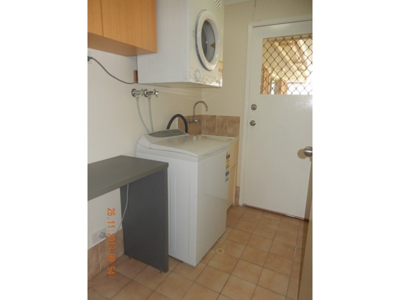142 Emerald Dr, Regents Park QLD 4118