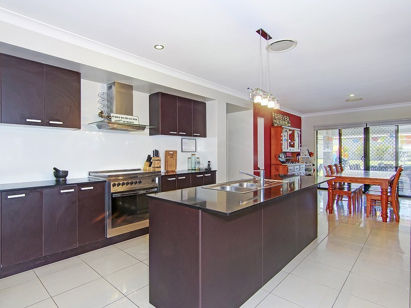 1 Cassowary Place, Jimboomba QLD 4280