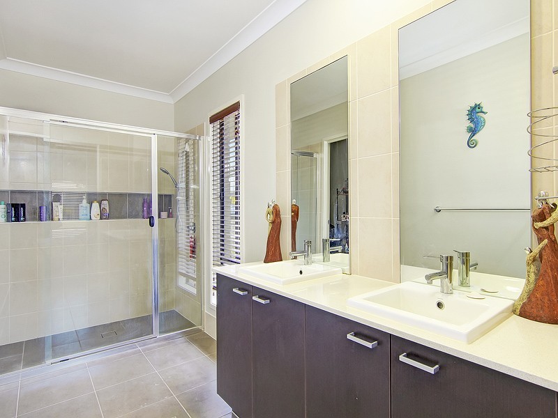 1 Cassowary Place, Jimboomba QLD 4280