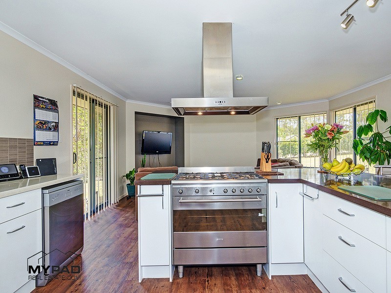 25 Pole Crescent, New Beith QLD 4124