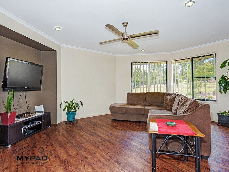 25 Pole Crescent, New Beith QLD 4124