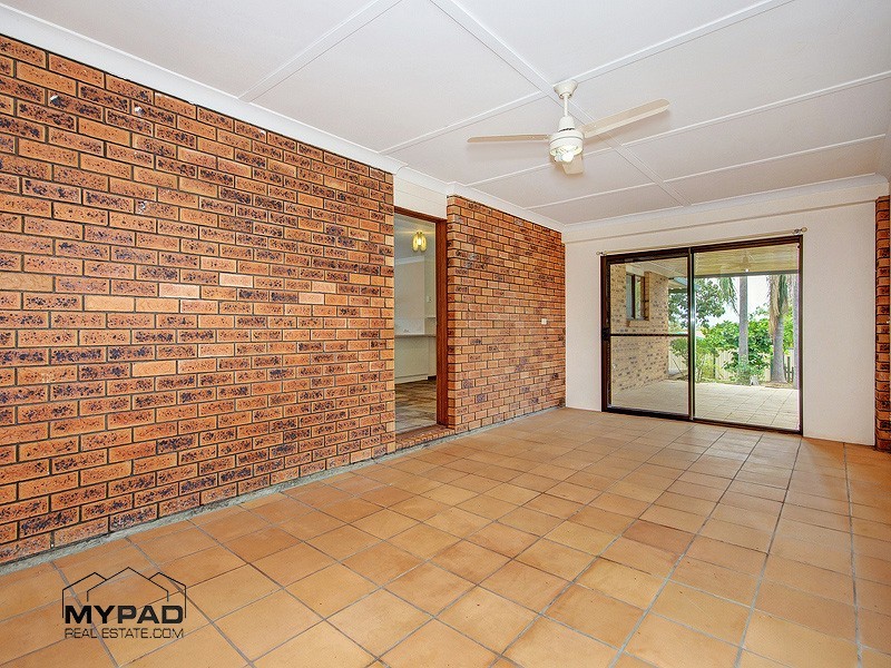 5 Topham St, Hillcrest QLD 4118