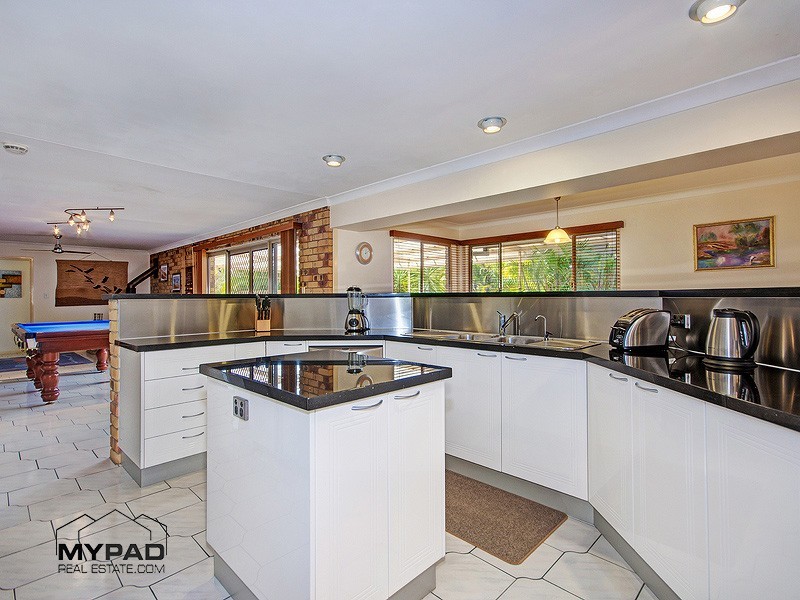 19 Gorky Place, Munruben QLD 4125