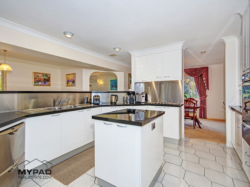 19 Gorky Place, Munruben QLD 4125