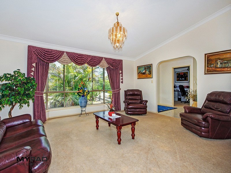 19 Gorky Place, Munruben QLD 4125