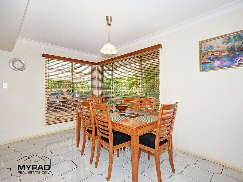 19 Gorky Place, Munruben QLD 4125