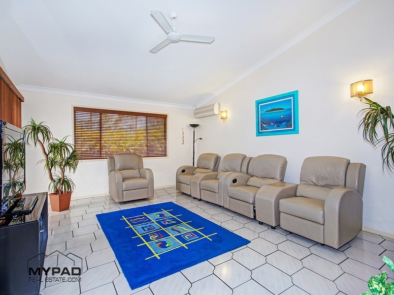 19 Gorky Place, Munruben QLD 4125