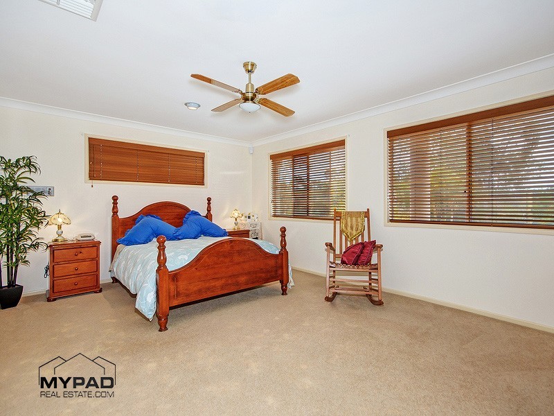19 Gorky Place, Munruben QLD 4125