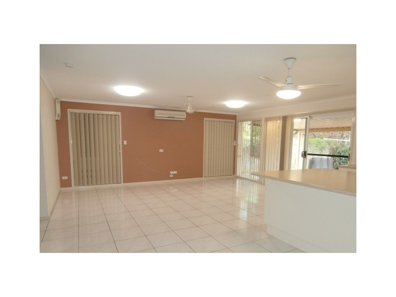 16 Mattes Pl, Meadowbrook QLD 4131
