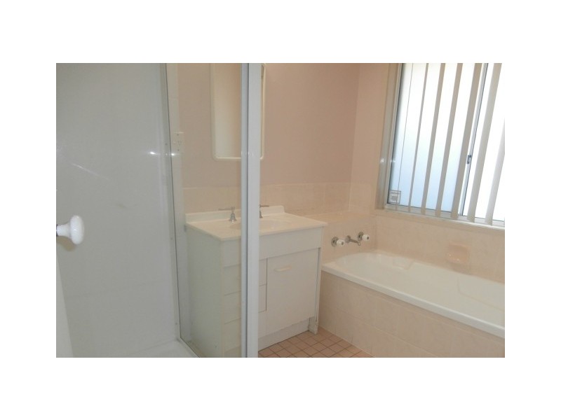 16 Mattes Pl, Meadowbrook QLD 4131