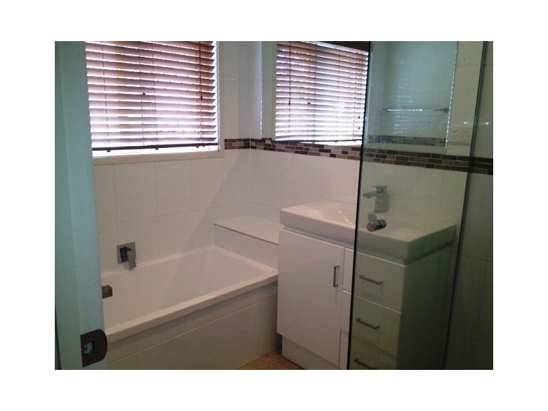 24 Cowra St, Loganholme QLD 4129