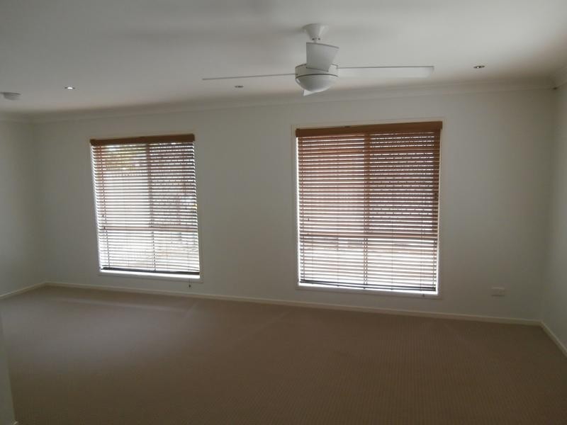 24 Cowra St, Loganholme QLD 4129