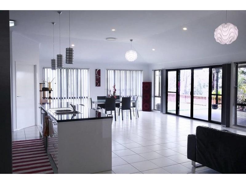 107 – 109 Tullamore Way, Gleneagle QLD 4285