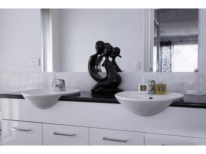 107 – 109 Tullamore Way, Gleneagle QLD 4285