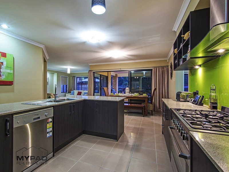 11 Honeygem Place, Jimboomba QLD 4280