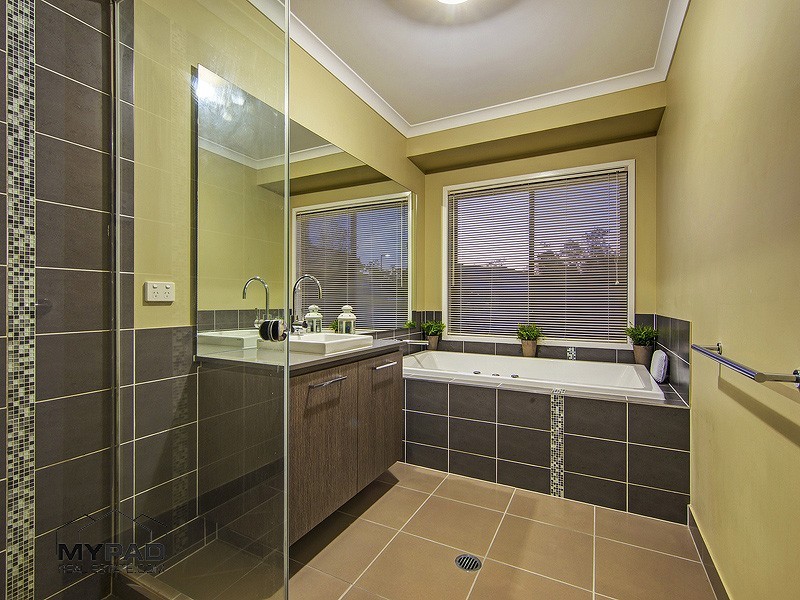 11 Honeygem Place, Jimboomba QLD 4280
