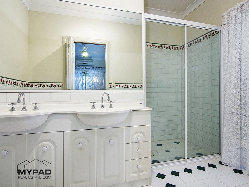 16-18 Jabiru Avenue, Greenbank QLD 4124