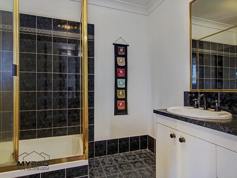 6 Woolshed Court, Jimboomba QLD 4280