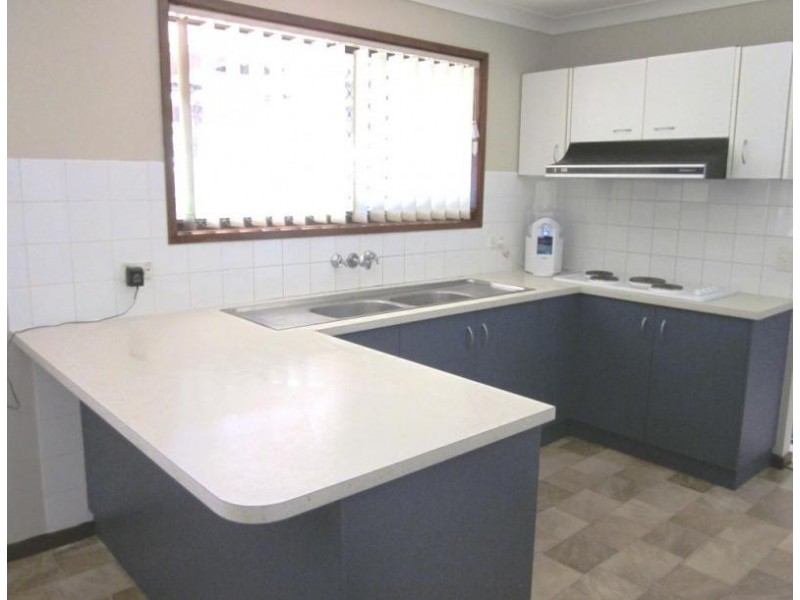 37 Bywater Street, Hillcrest QLD 4118