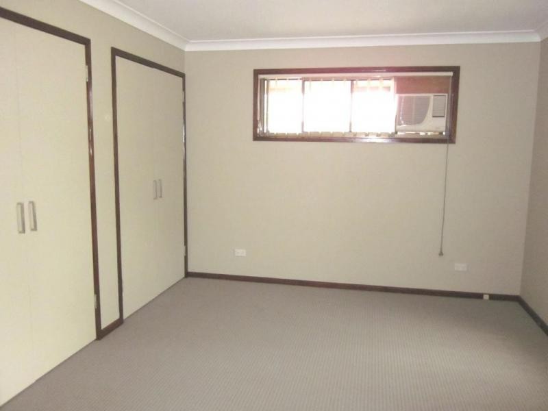 37 Bywater Street, Hillcrest QLD 4118