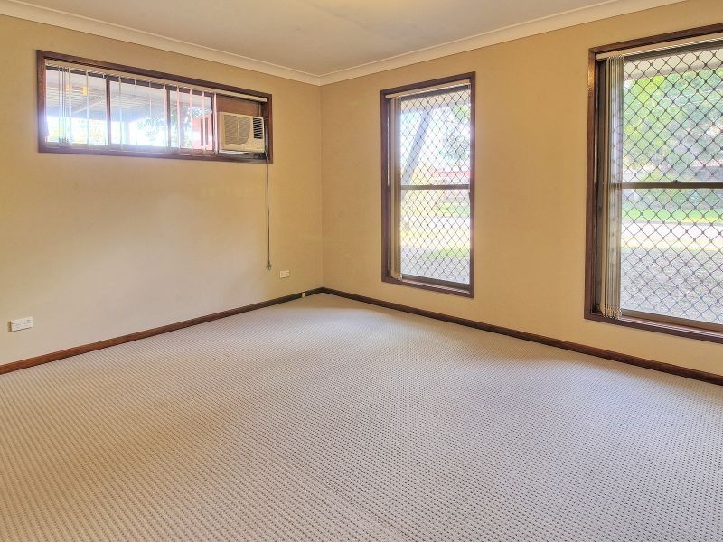 37 Bywater Street, Hillcrest QLD 4118