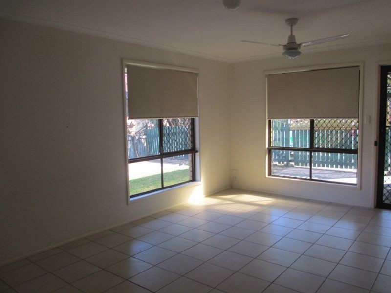 4/11 Cleopatra St, Kingston QLD 4114