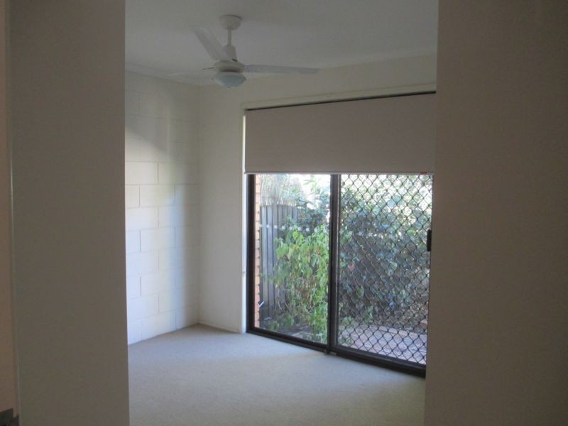 4/11 Cleopatra St, Kingston QLD 4114