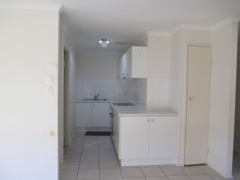 4/11 Cleopatra St, Kingston QLD 4114