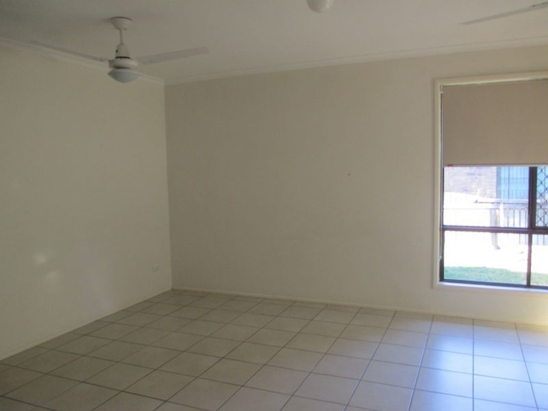 4/11 Cleopatra St, Kingston QLD 4114