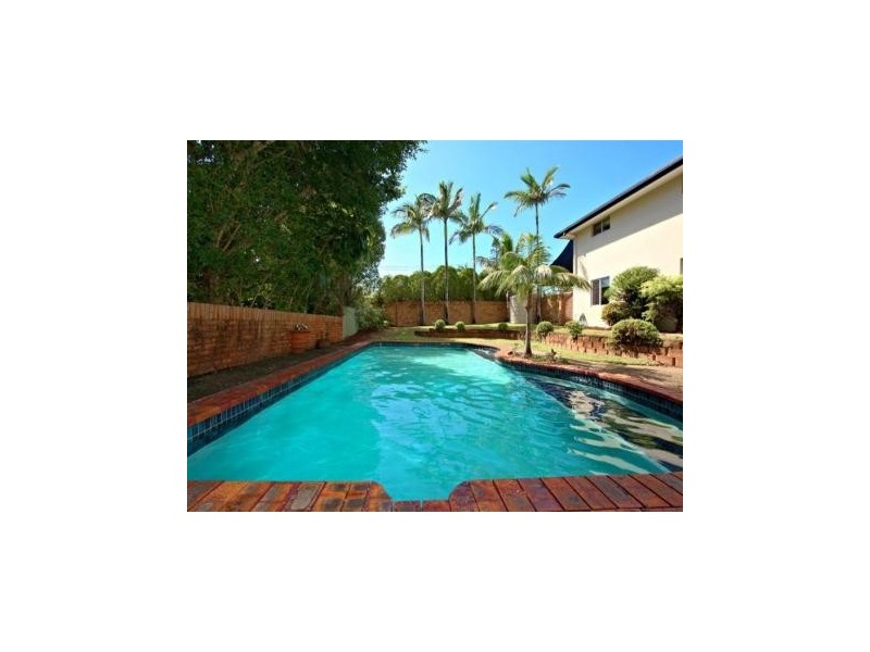 2 Nimrud St, Southport QLD 4215