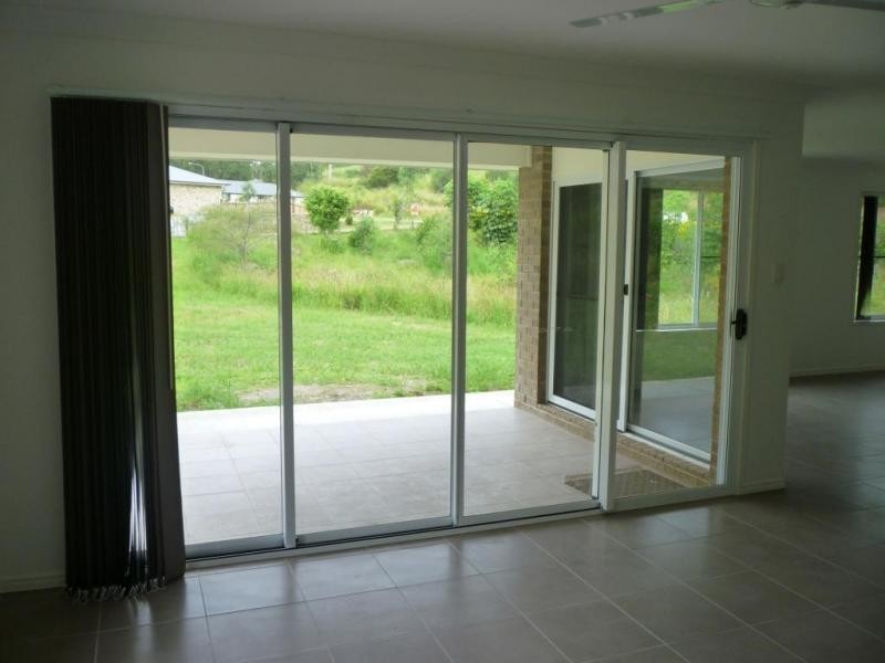 8 Range Drive, Tanah Merah QLD 4128