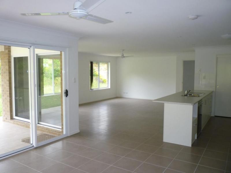 8 Range Drive, Tanah Merah QLD 4128
