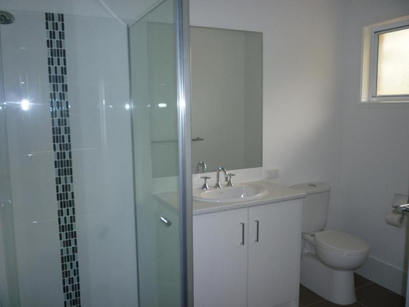 8 Range Drive, Tanah Merah QLD 4128