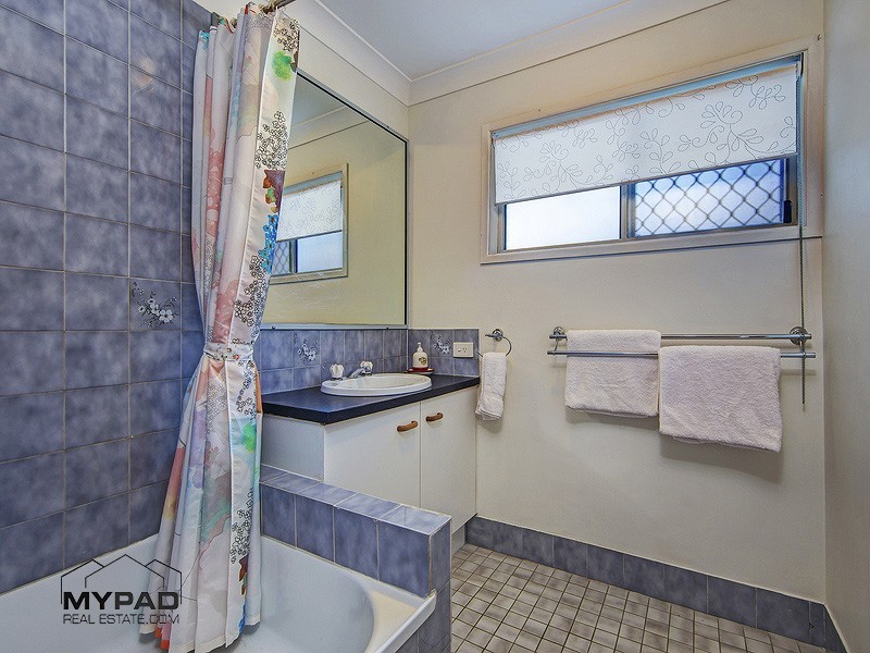 18 Macauley Dr, Boronia Heights QLD 4124