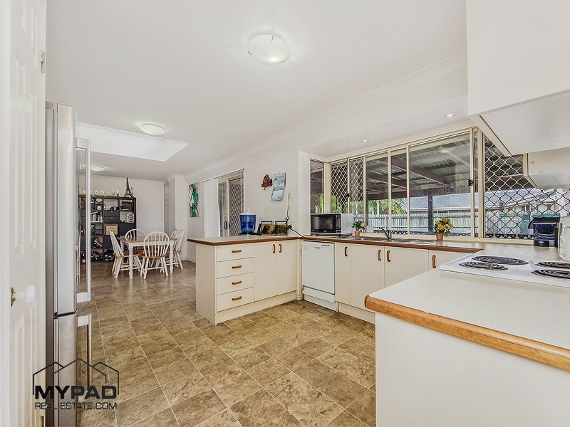 6 Pantai Place, Tanah Merah QLD 4128